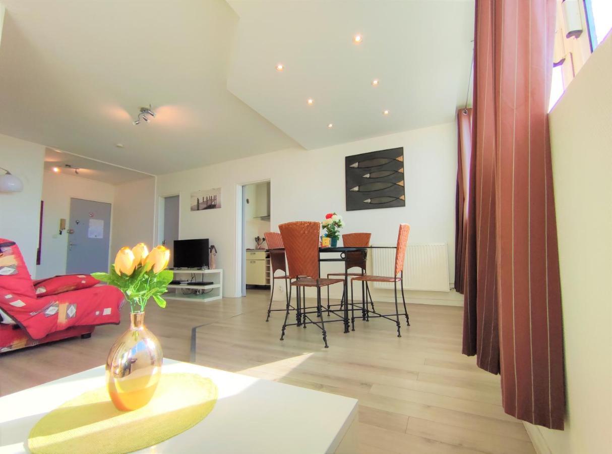 6 Appartements Et 4 Adresses A Mi-Chemin Entre Le Vieux Port Et L Ile De Re Ла Рошел Екстериор снимка